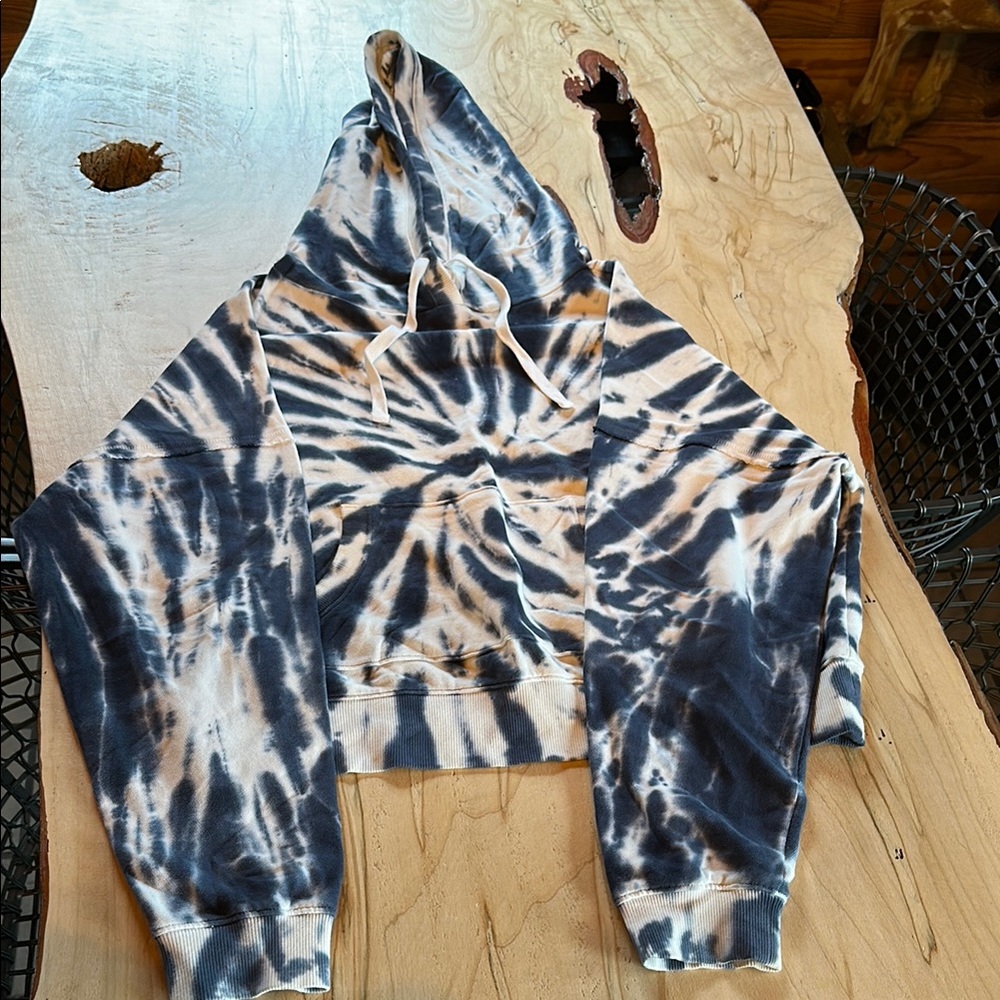 Lucky brand sweatshirt